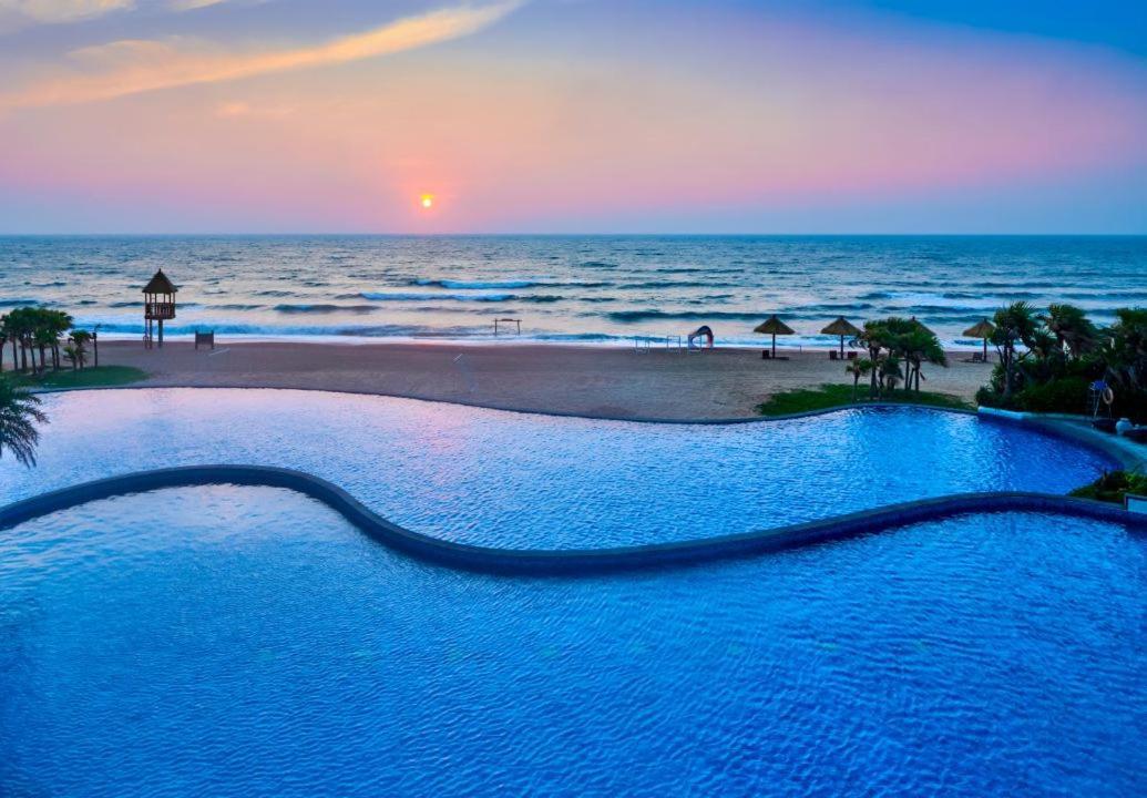Dusit Thani Shuangyue Bay Resort Huizhou Huidong Exterior foto